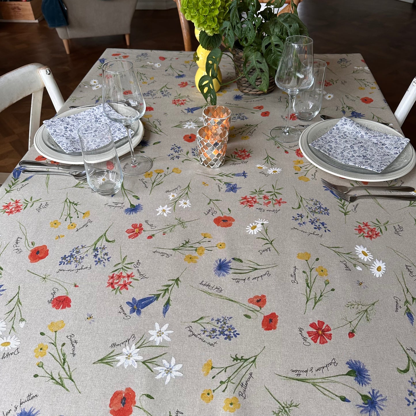 TAFELKLEED ALPEN WEIDE BLOEMEN