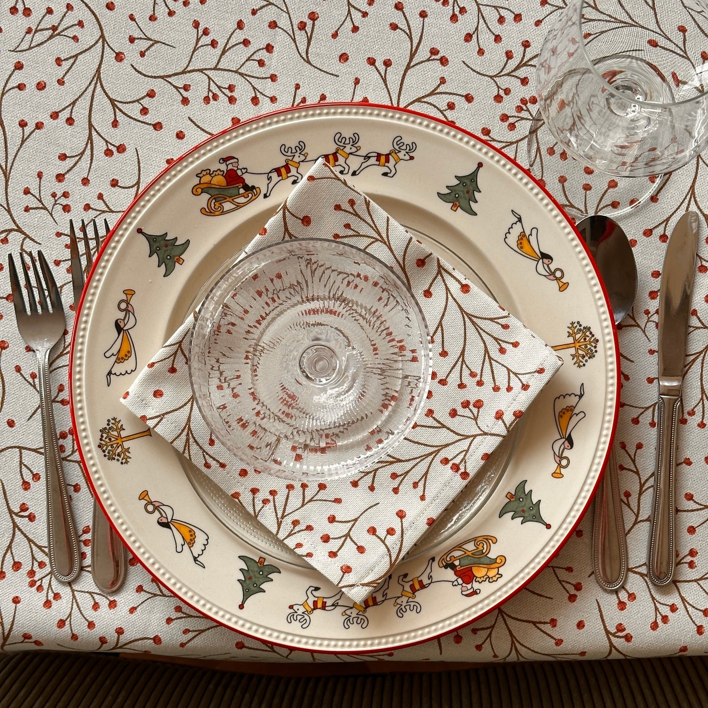 NIEUW!!!  SERVETTEN TAKJE MET RODE BESJES