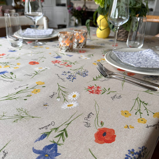 TAFELKLEED ALPEN WEIDE BLOEMEN