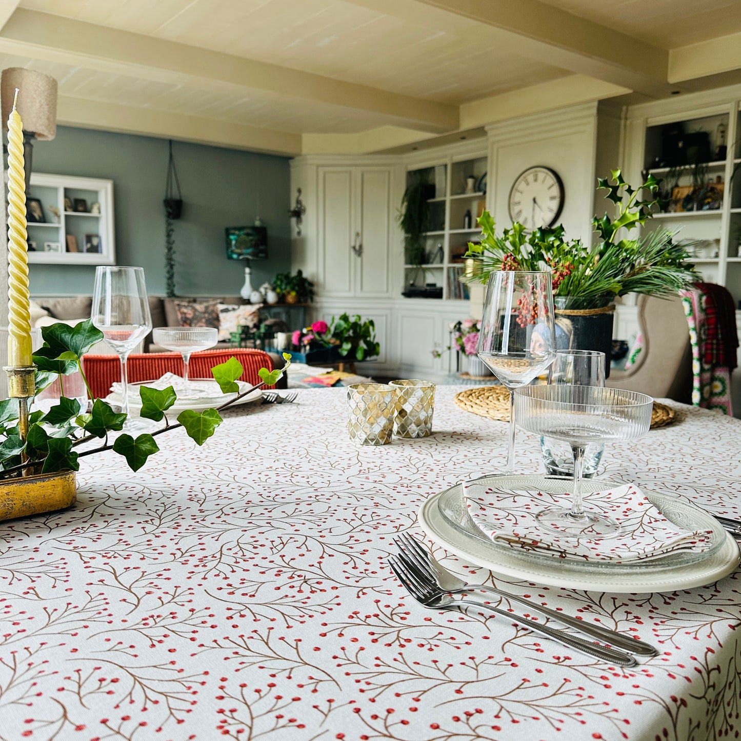 NIEUW!!!  TAFELKLEED TAKJE MET RODE BESJES