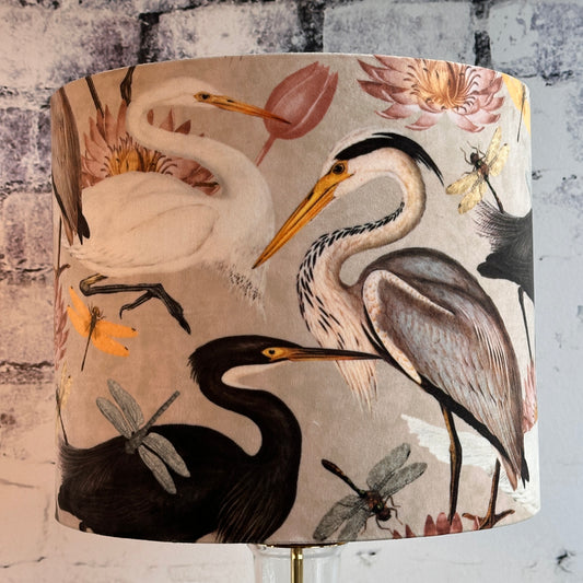 LAMPENKAP PRACHTIGE REIGERS MET BEIGE ACHTERGROND