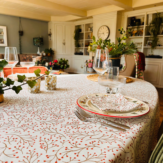 NIEUW!!! TAFELKLEED TAKJE MET RODE BESJES