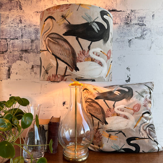 LAMPENKAP PRACHTIGE REIGERS MET BEIGE ACHTERGROND