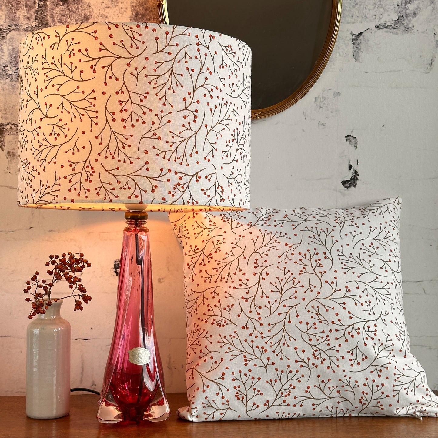 NIEUW!!!  LAMPENKAP TAKJE MET RODE BESJES