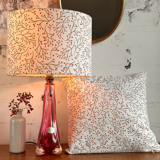 NIEUW!!!  LAMPENKAP TAKJE MET RODE BESJES