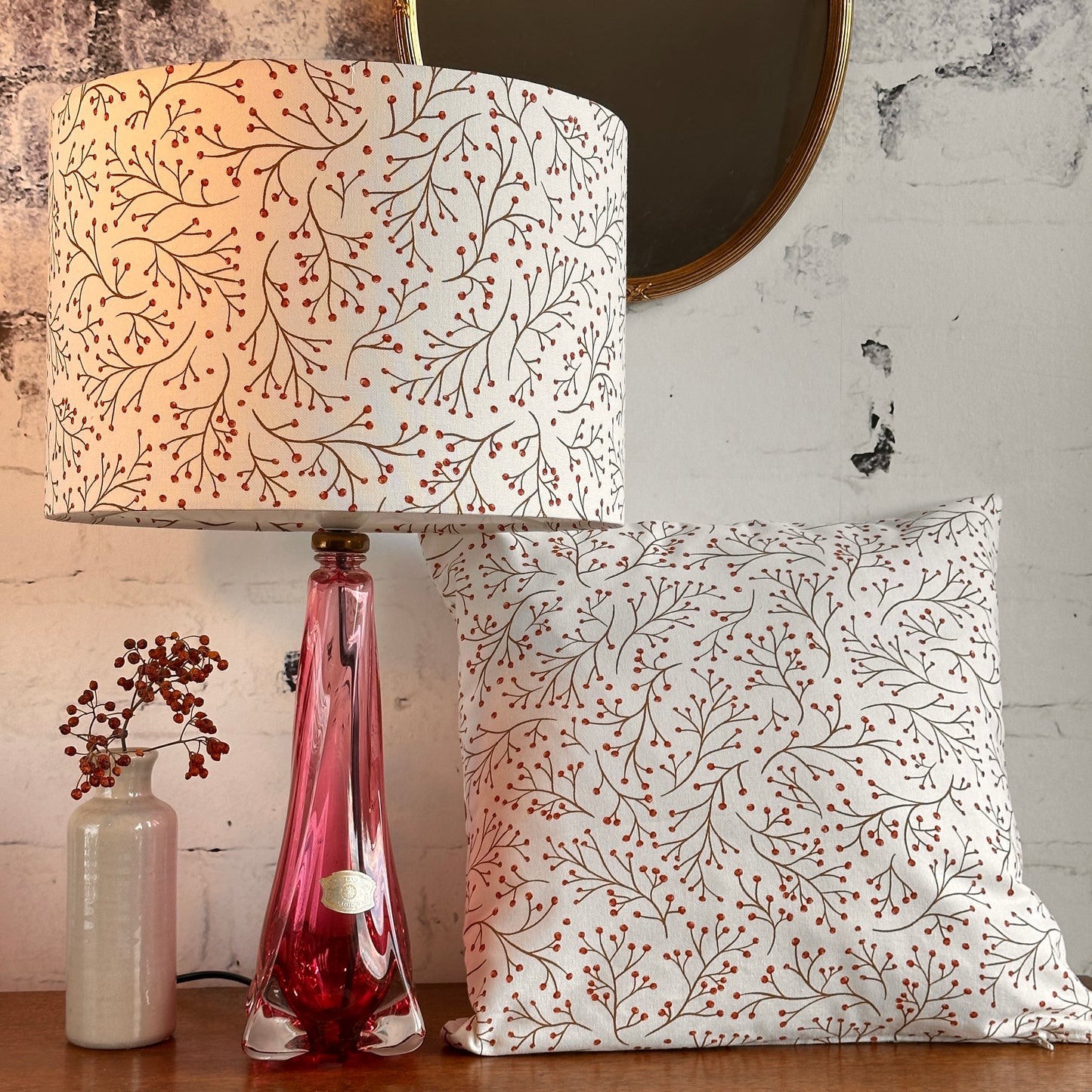 NIEUW!!!  LAMPENKAP TAKJE MET RODE BESJES