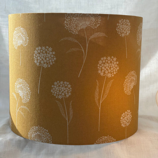 LAMPENKAP PAARDENBLOEMEN OKER GEEL